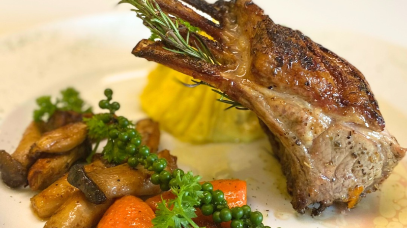 Sườn cừu New Zealand tại Cardi Pizzeria