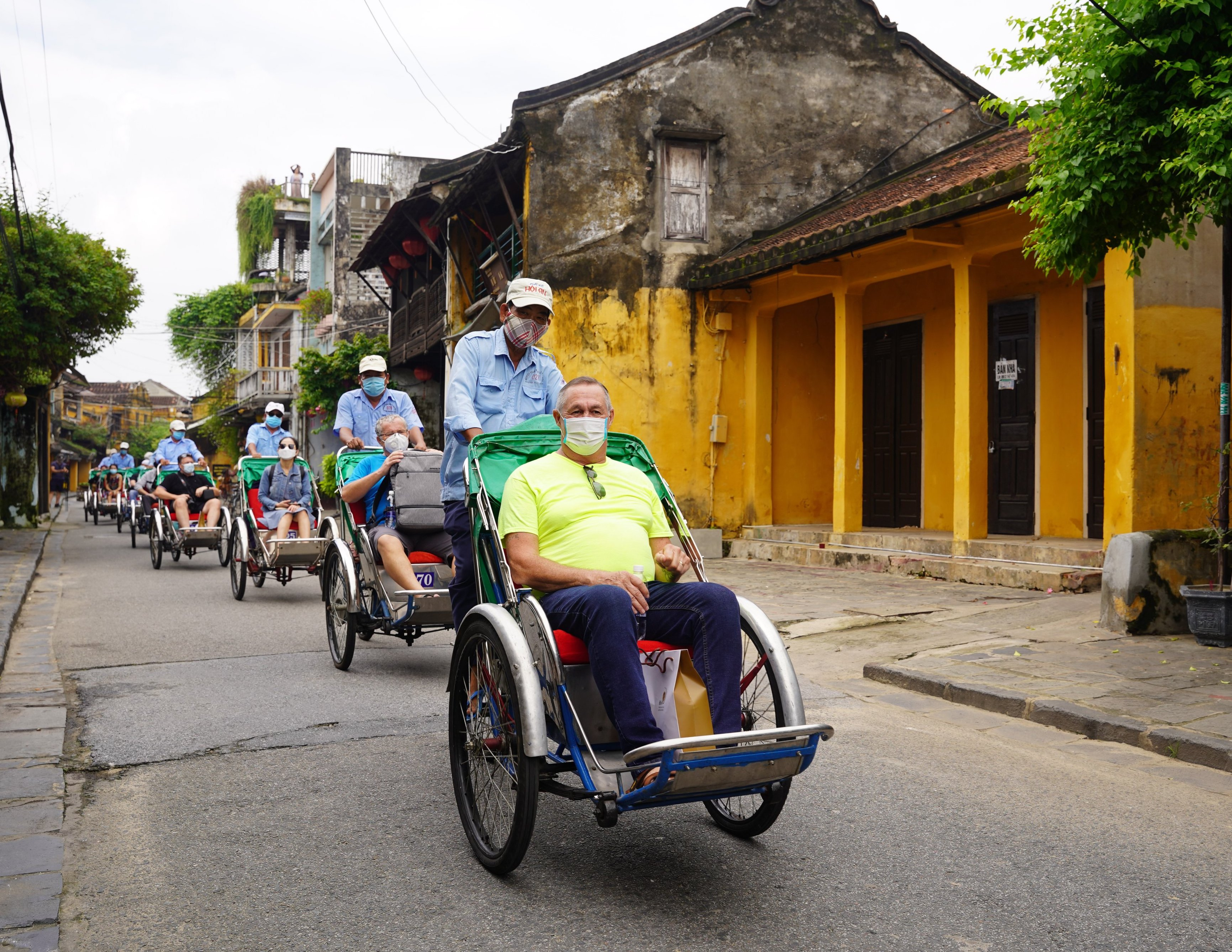 Bạn đồng hành với du khách