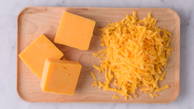 Phô mai Cheddar là gì? Làm món gì ngon nhất?