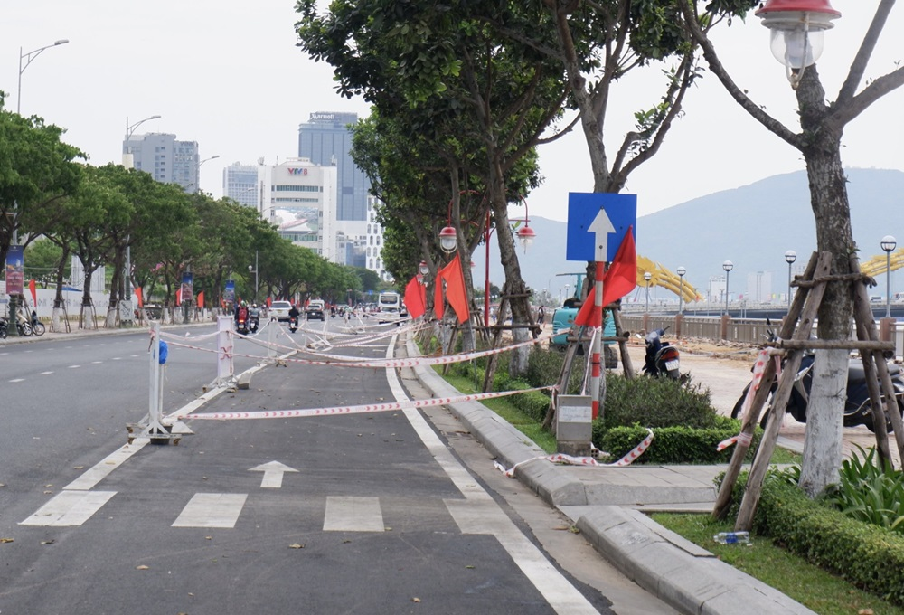 Đẩy Nhanh Tiến Độ Thi Công Phố Đi Bộ Ven Sông Hàn