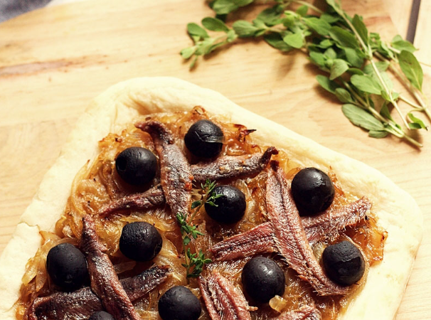 PISSALADIÈRE – NHẨN NHA NGÀY MƯA RÀO.