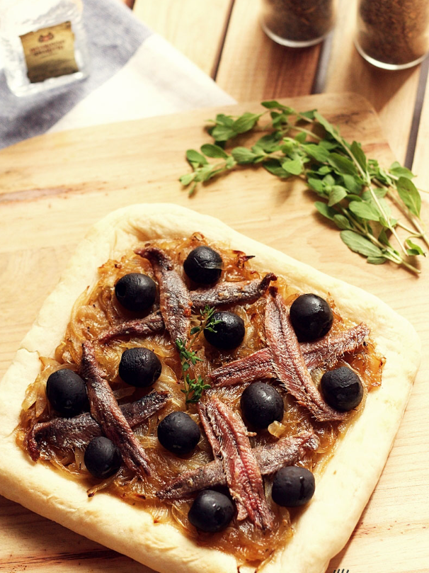 PISSALADIÈRE – NHẨN NHA NGÀY MƯA RÀO.