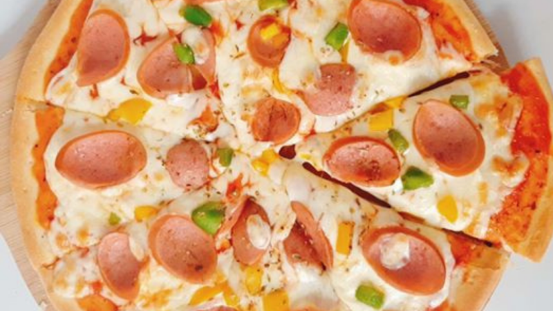 Bật mí cách làm pizza xúc xích ngon chuẩn vị