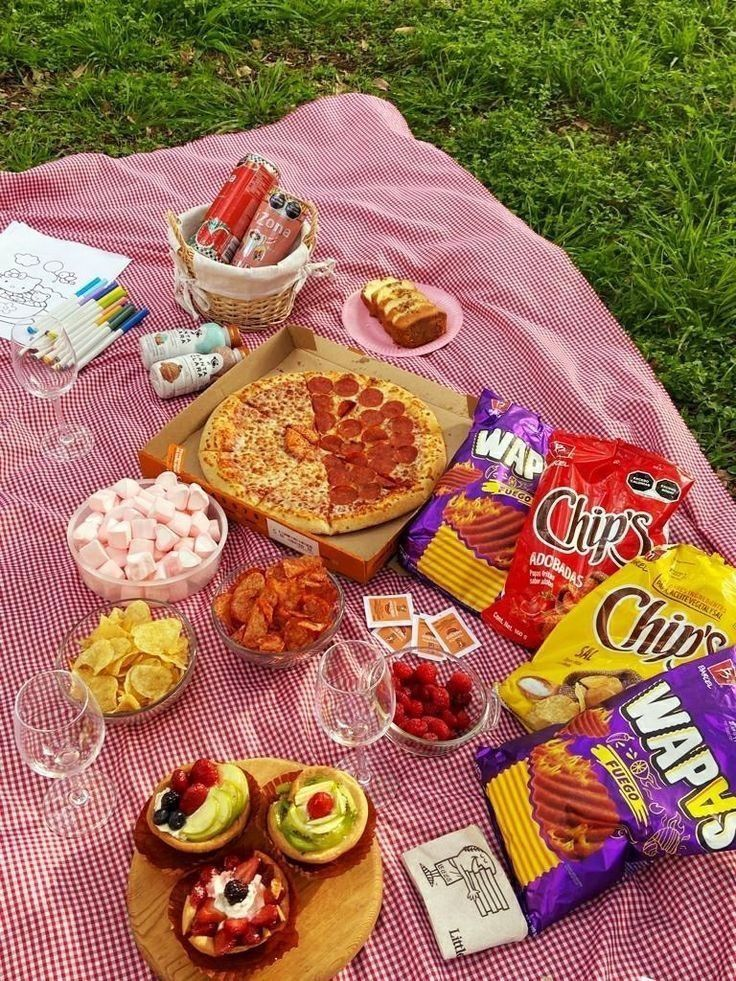 Đi picnic ăn gì? 5 món ăn tuyệt vời khi cắm trại dã ngoại