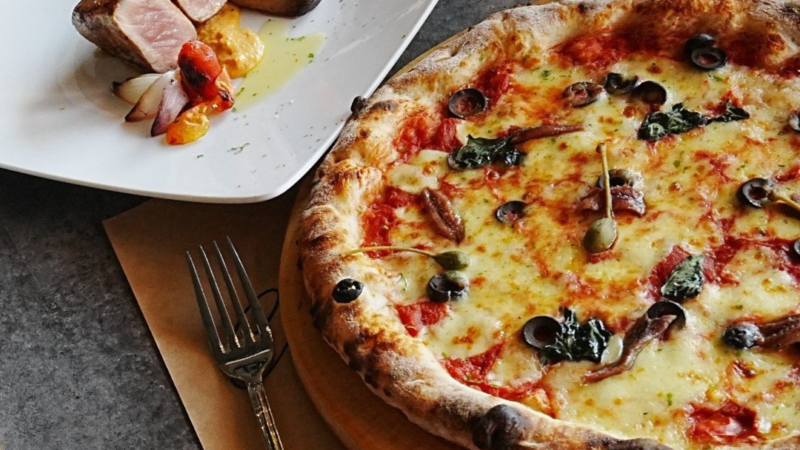 Pizza có bao nhiêu calo? Ăn bánh pizza có gây béo không?