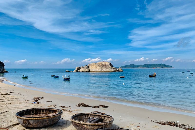 Ngắm biển cực CHILL, check-in cực ĐÃ tại hải đăng Tiên Sa Đà Nẵng